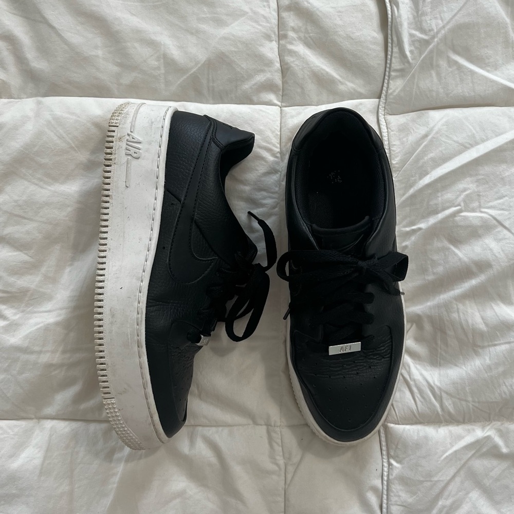 Nike women’s Air Force 1 sage sneakers